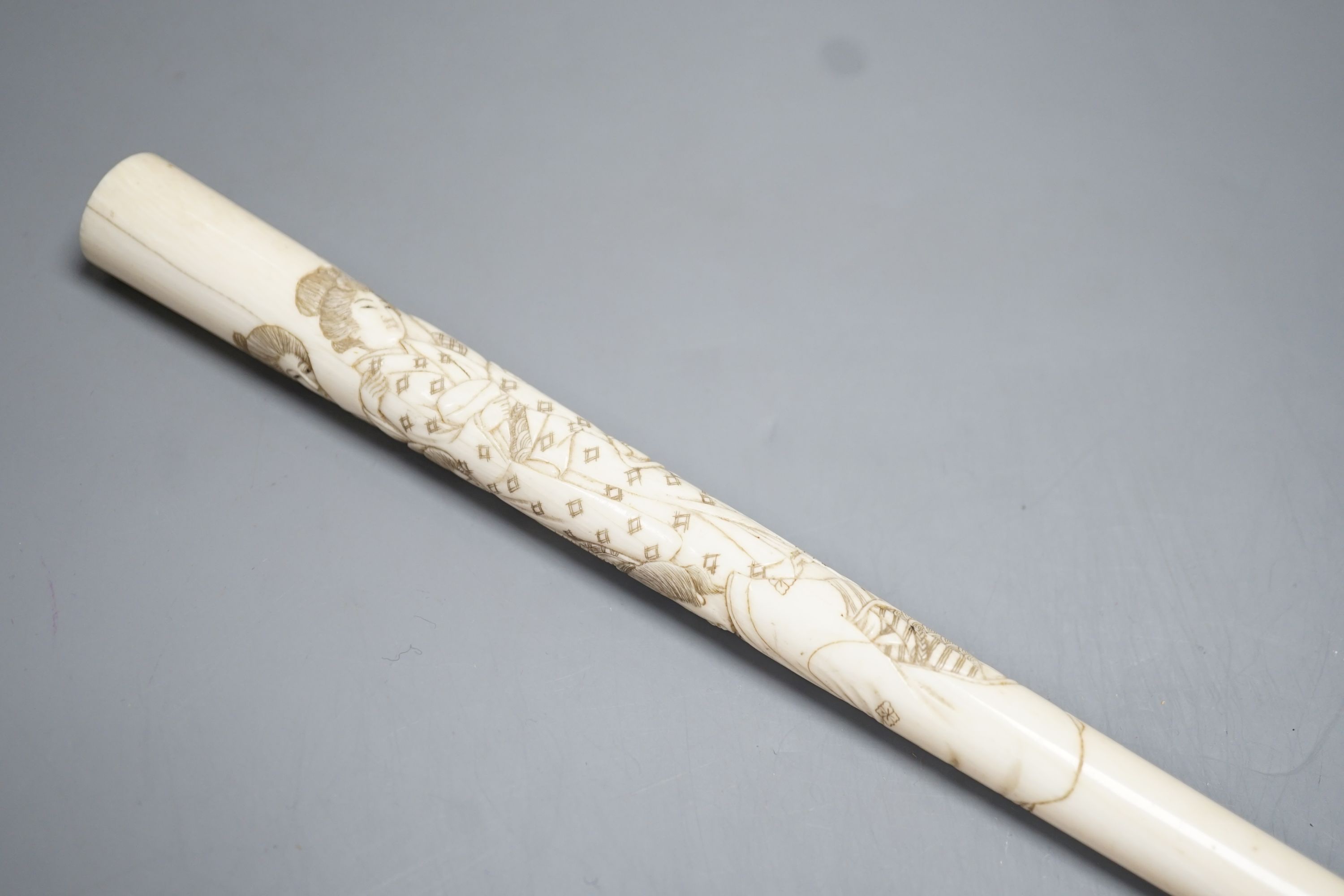 A 19th century Japanese carved ivory parasol handle 24.5cm